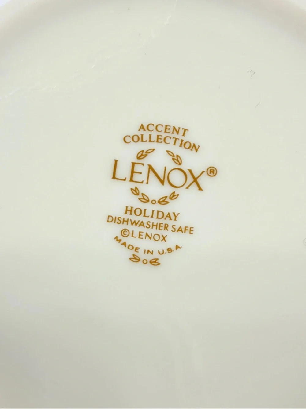 Lenox Mug Holiday Gold Porcelain Red Ribbon 24K‎ Gold Trim Discontinued Set of 2